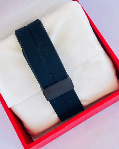 Magnatic Lether Strap Premium Watch